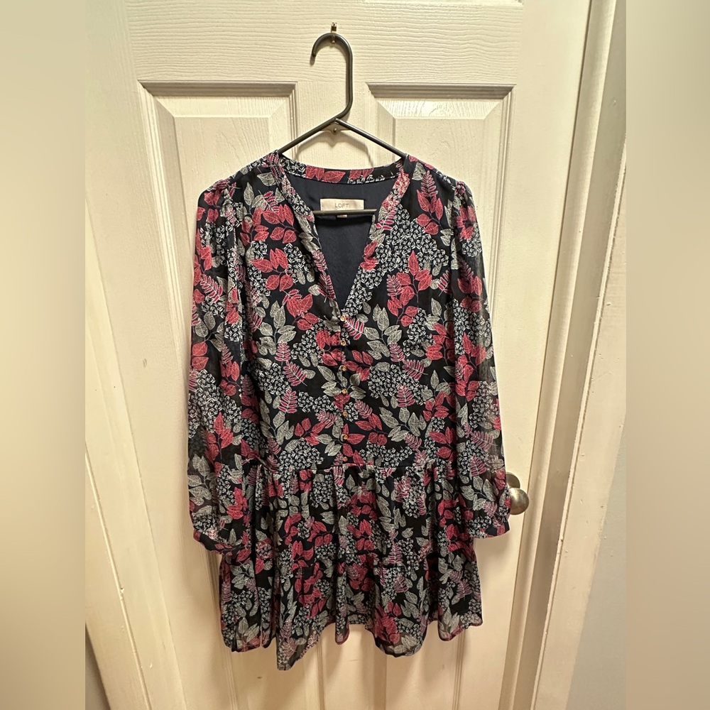 Loft NWOT Floral V-Neck Dress, size Small
